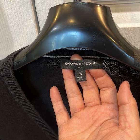 NWOT women’s classic BananaRepublic V neck 3/4 sleeve cardigan size M - Picture 2 of 3